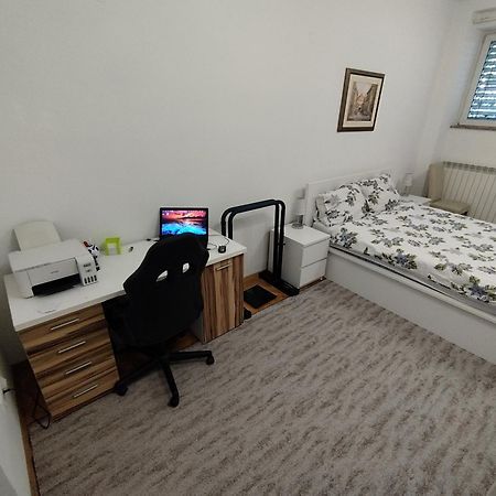 Work And Play Apartment Загреб Екстериор снимка