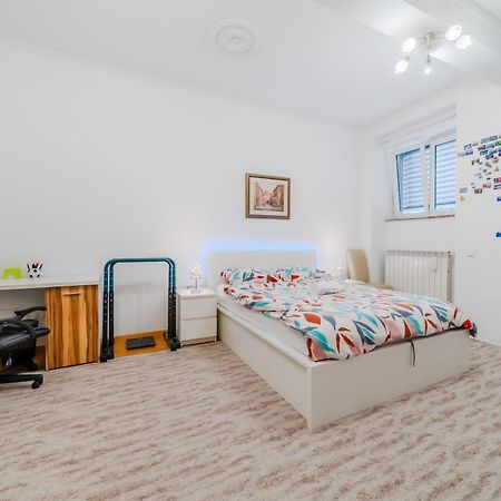Work And Play Apartment Загреб Екстериор снимка